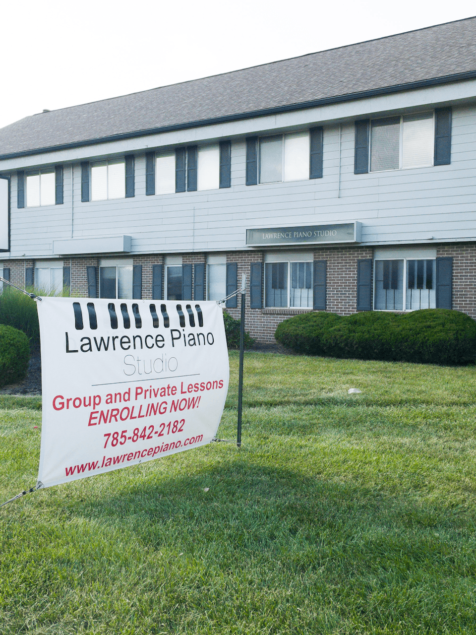 Now Enrolling sign at Lawrence Piano Studio